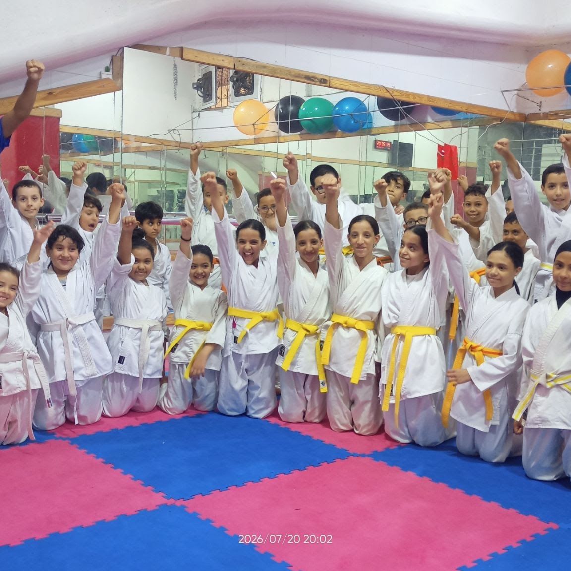 Jeunes karatékas ceinture jaune